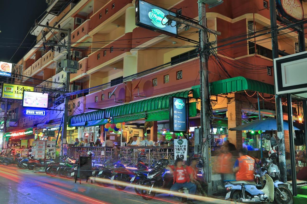 Harrys Hotel Bar & Restaurant Pattaya Buitenkant foto