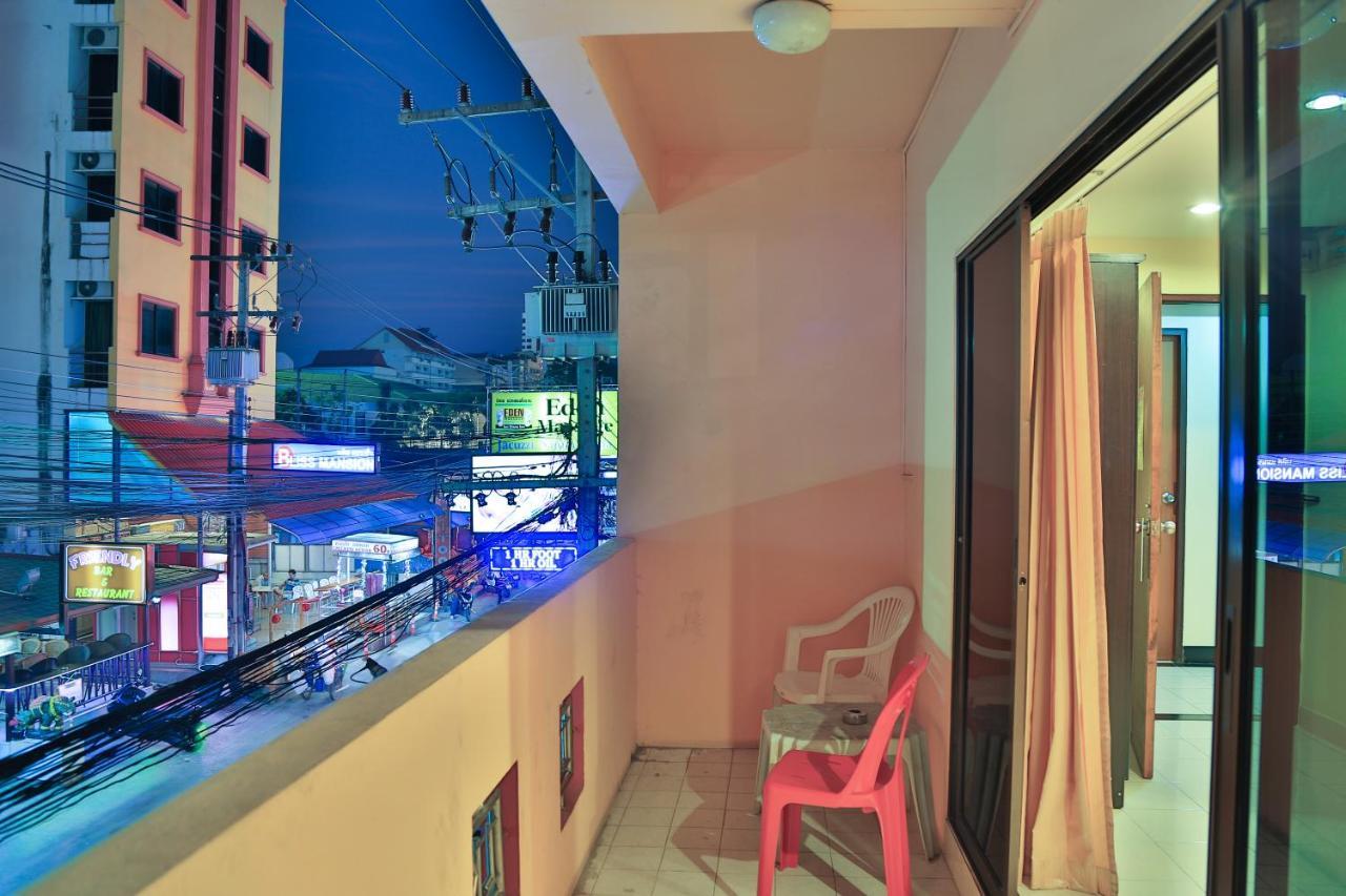 Harrys Hotel Bar & Restaurant Pattaya Buitenkant foto